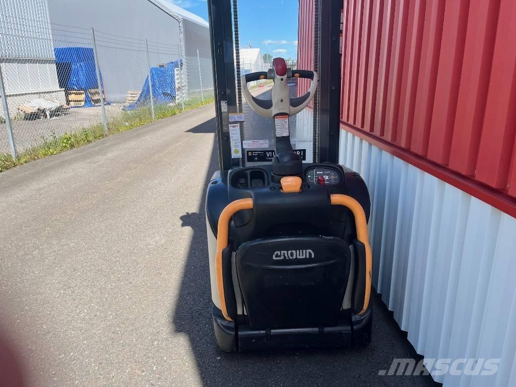 Crown ET4000-1.2 Montacargas manual