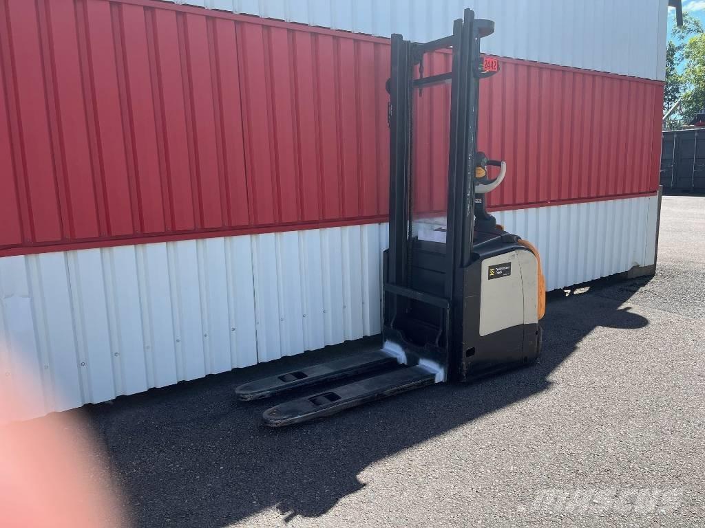 Crown ET4000-1.2 Montacargas manual