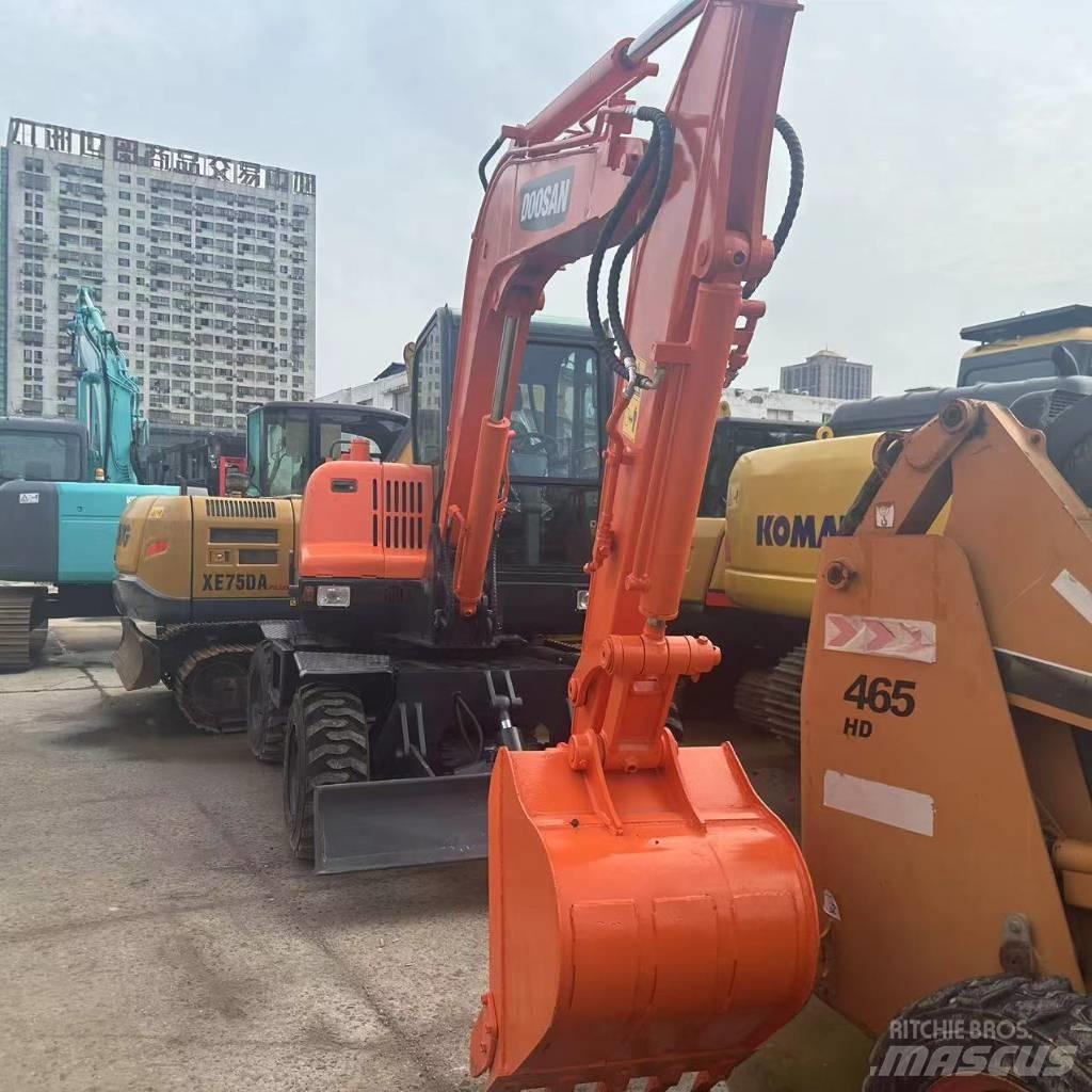 Doosan DX60W Excavadoras de ruedas