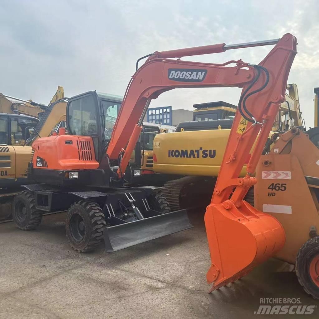 Doosan DX60W Excavadoras de ruedas