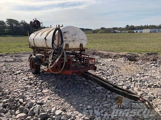  Vattenvagn med pump Otra maquinaria agrícola