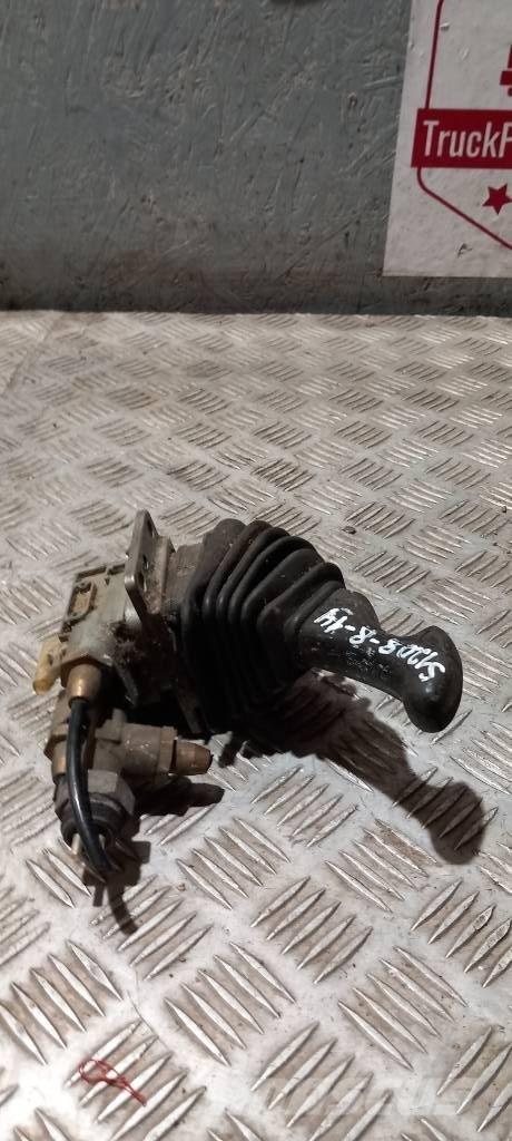 Scania S 94   1324425 Cabinas