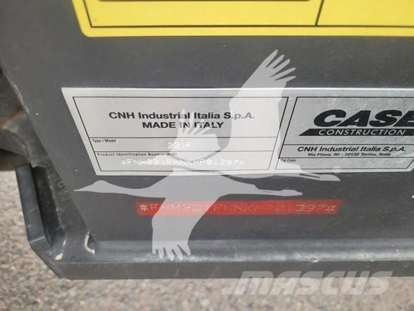 CASE 221F Cargadoras sobre ruedas