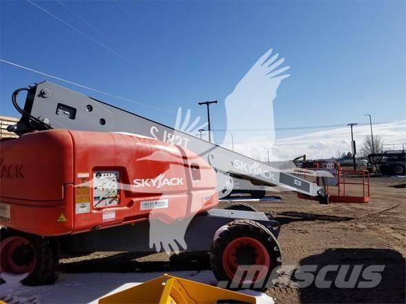 SkyJack SJ82T Plataformas con brazo de elevación telescópico