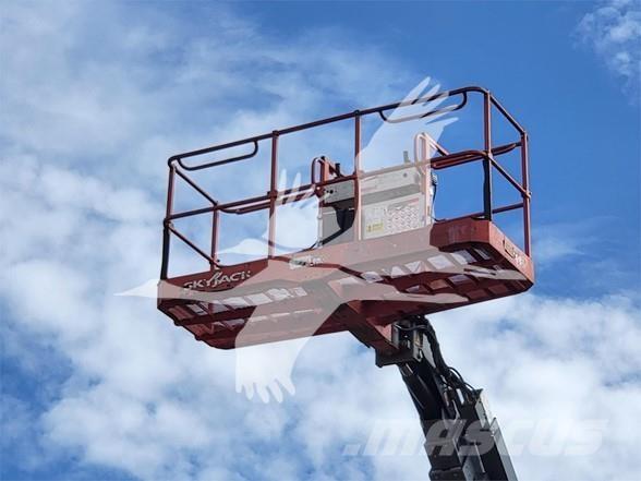 SkyJack SJ82T Plataformas con brazo de elevación telescópico