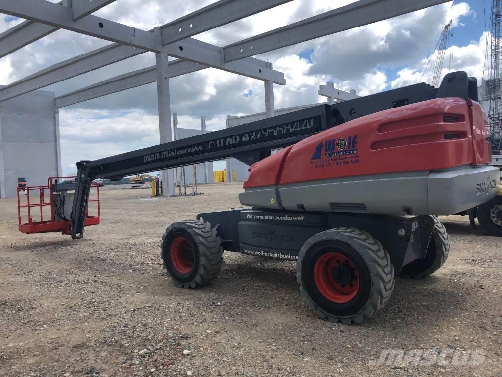 SkyJack SJ 66 T Plataformas con brazo de elevación manual