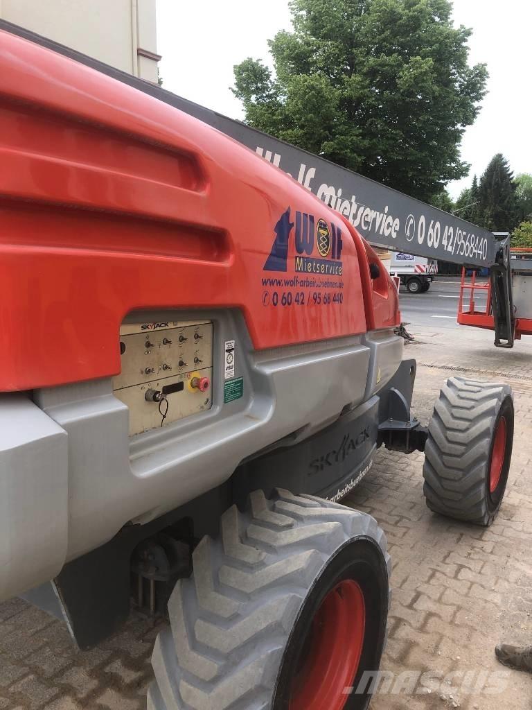 SkyJack SJ 66 T Plataformas con brazo de elevación manual