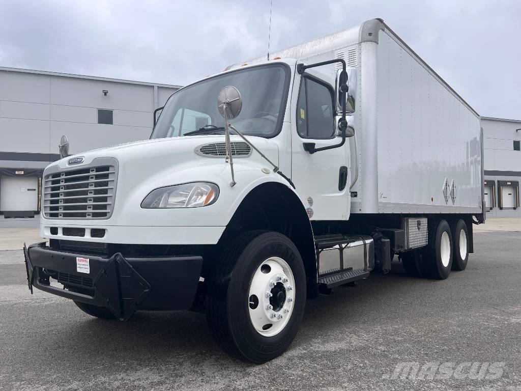 Freightliner M 106 Camiones con caja de remolque