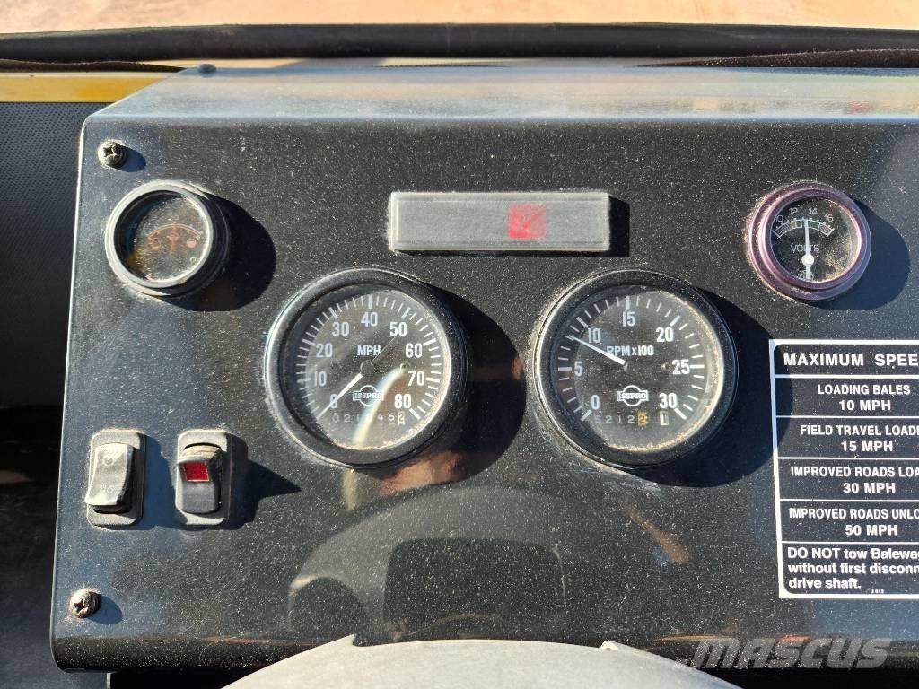 New Holland H 9880 Remolques para pacas