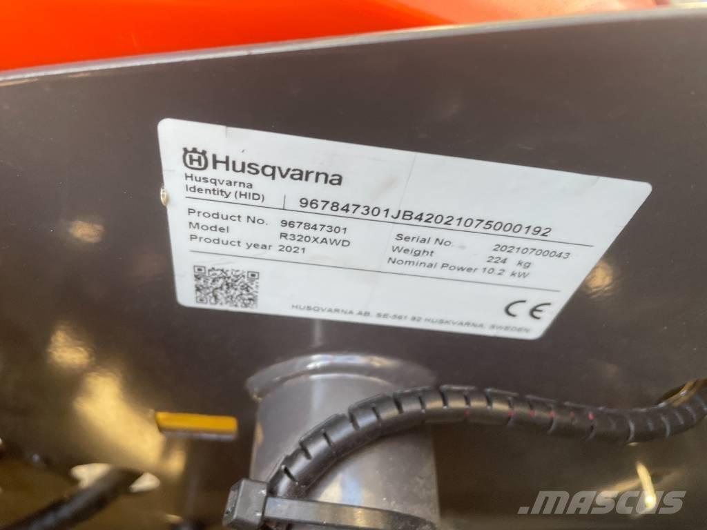 Husqvarna R320X AWD Tractores corta-césped