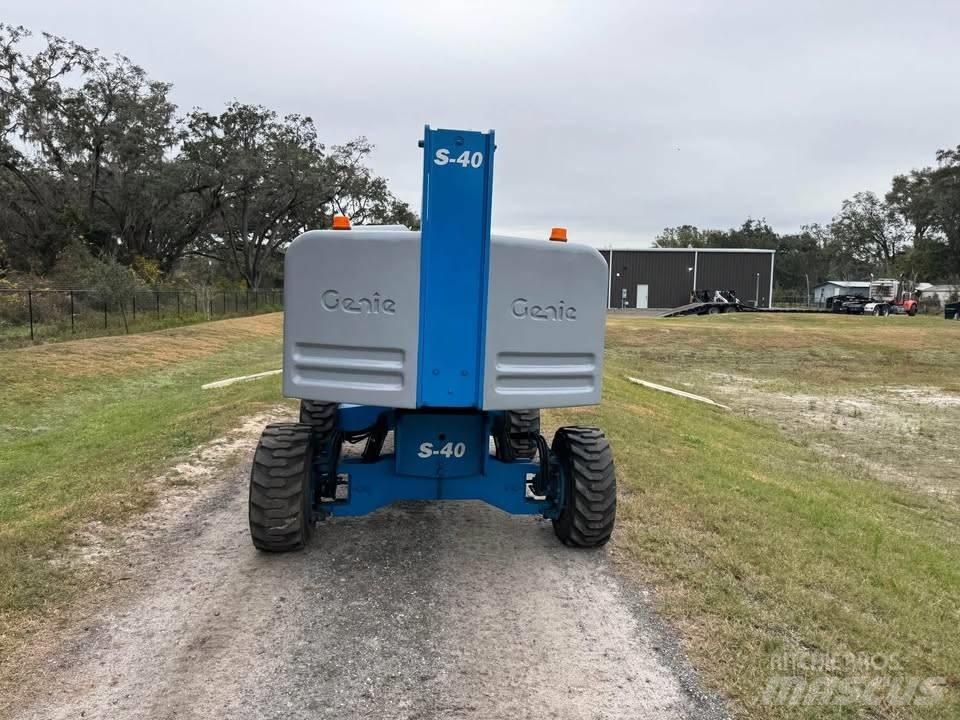 Genie S 40 Plataformas con brazo de elevación telescópico