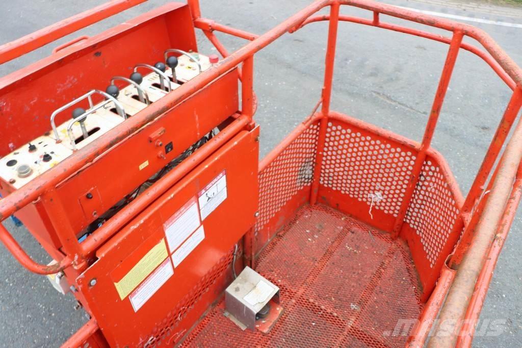 Aichi SR210 Plataformas con brazo de elevación telescópico