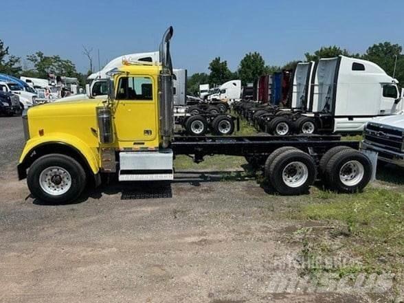 Freightliner FLD120 Camiones con chasís y cabina