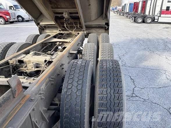 Mack GRANITE GU713 Bañeras basculantes usadas