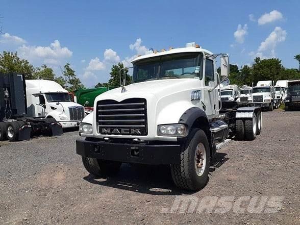 Mack GRANITE GU713 Camiones tractor
