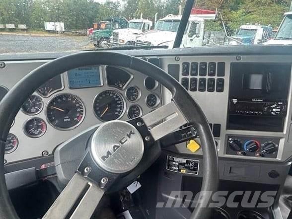 Mack GRANITE GU713 Bañeras basculantes usadas