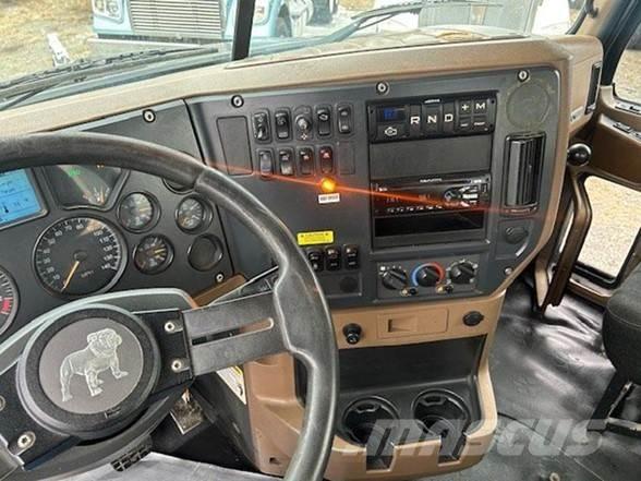 Mack GRANITE GU713 Bañeras basculantes usadas