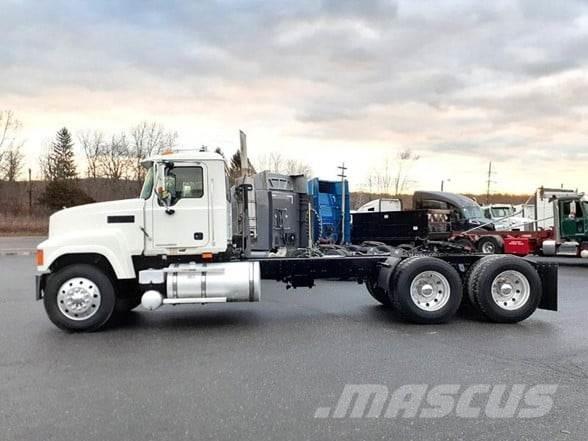 Mack PINNACLE CHU613 Camiones tractor