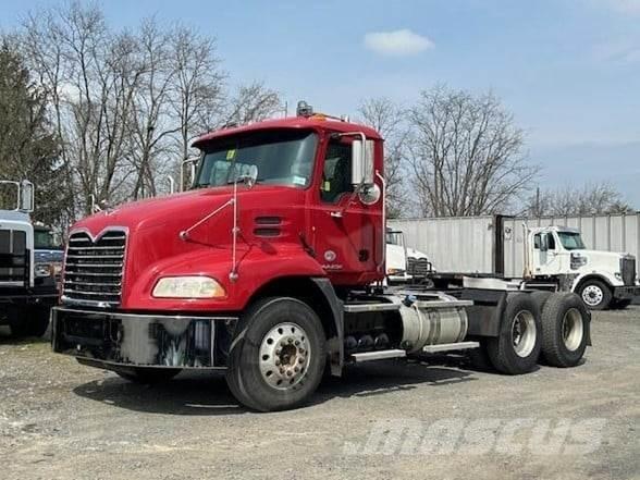 Mack PINNACLE CXU613 Camiones tractor