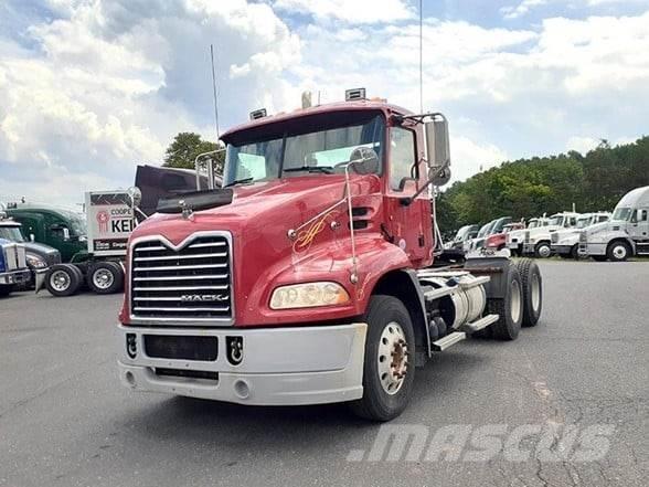 Mack PINNACLE CXU613 Camiones tractor