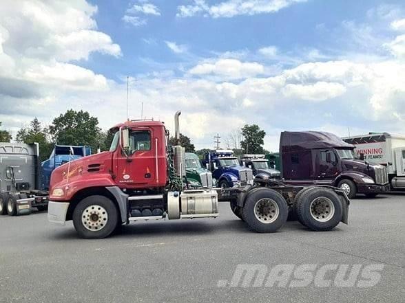 Mack PINNACLE CXU613 Camiones tractor