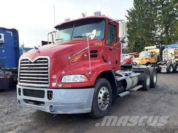 Mack PINNACLE CXU613 Camiones tractor