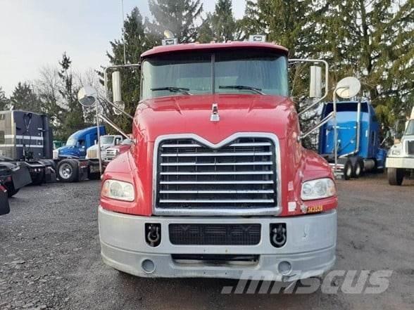 Mack PINNACLE CXU613 Camiones tractor