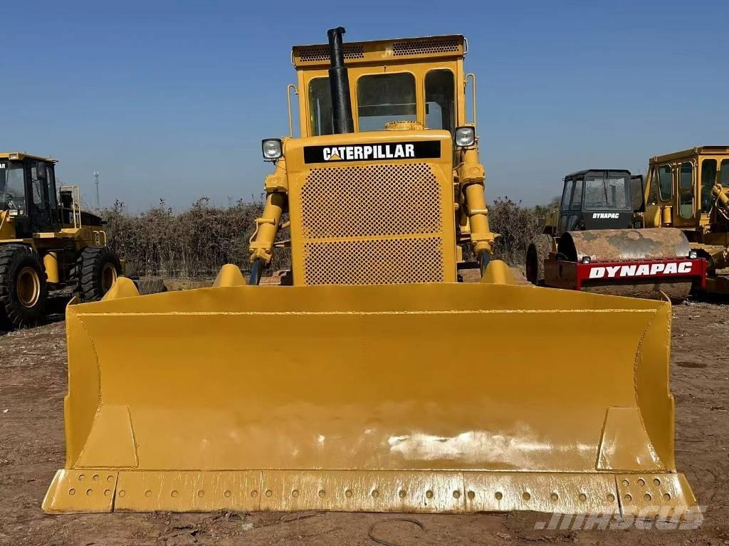 CAT D8K Buldozer sobre oruga