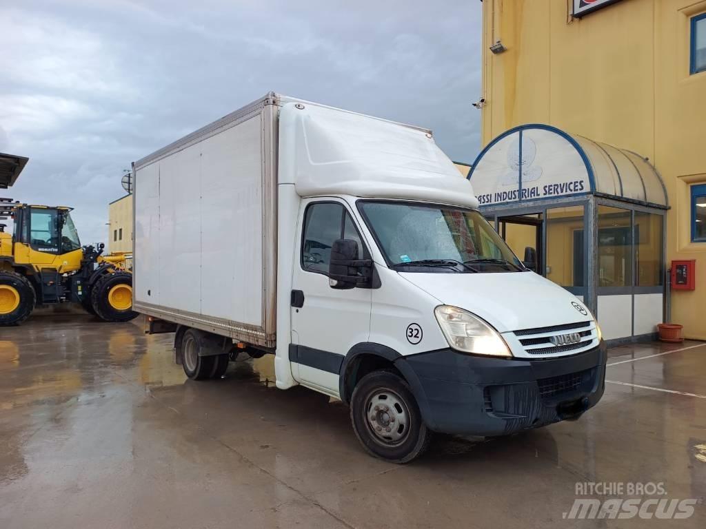 Iveco 35-12 Furgonetas cerradas