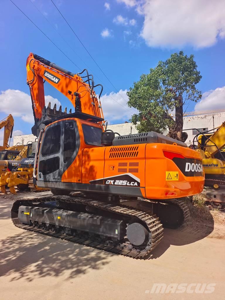 Doosan DX 225LCA Excavadoras sobre orugas