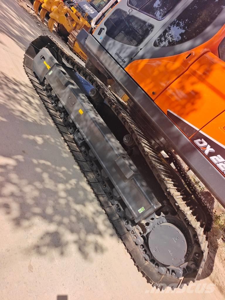 Doosan DX 225LCA Excavadoras sobre orugas