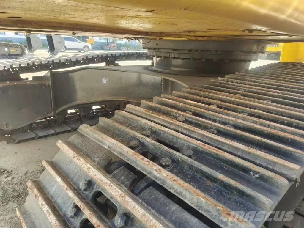 Komatsu PC 220 Excavadoras sobre orugas