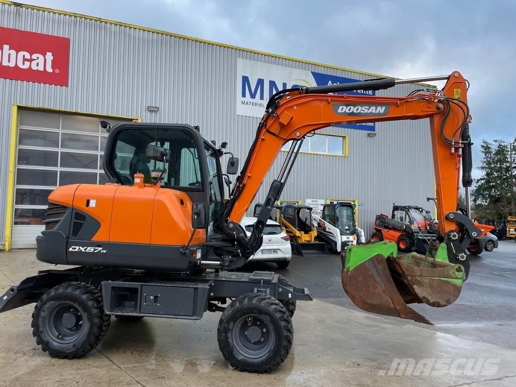 Doosan DX 57 W-5 Excavadoras de ruedas
