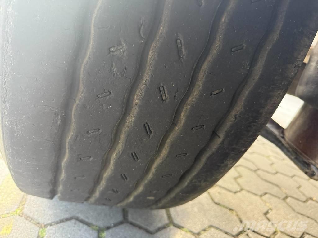 BEFA Sattel Anhänger Semirremolque de transporte de madera