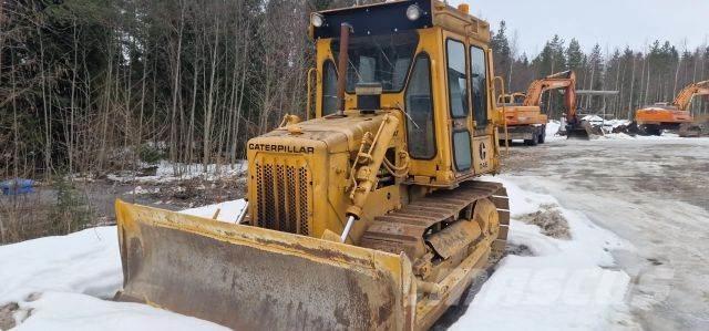 CAT D4E Buldozer sobre oruga