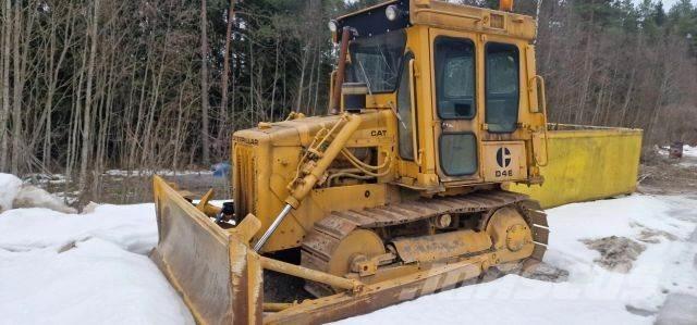 CAT D4E Buldozer sobre oruga