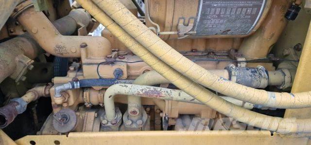 CAT D4E Buldozer sobre oruga