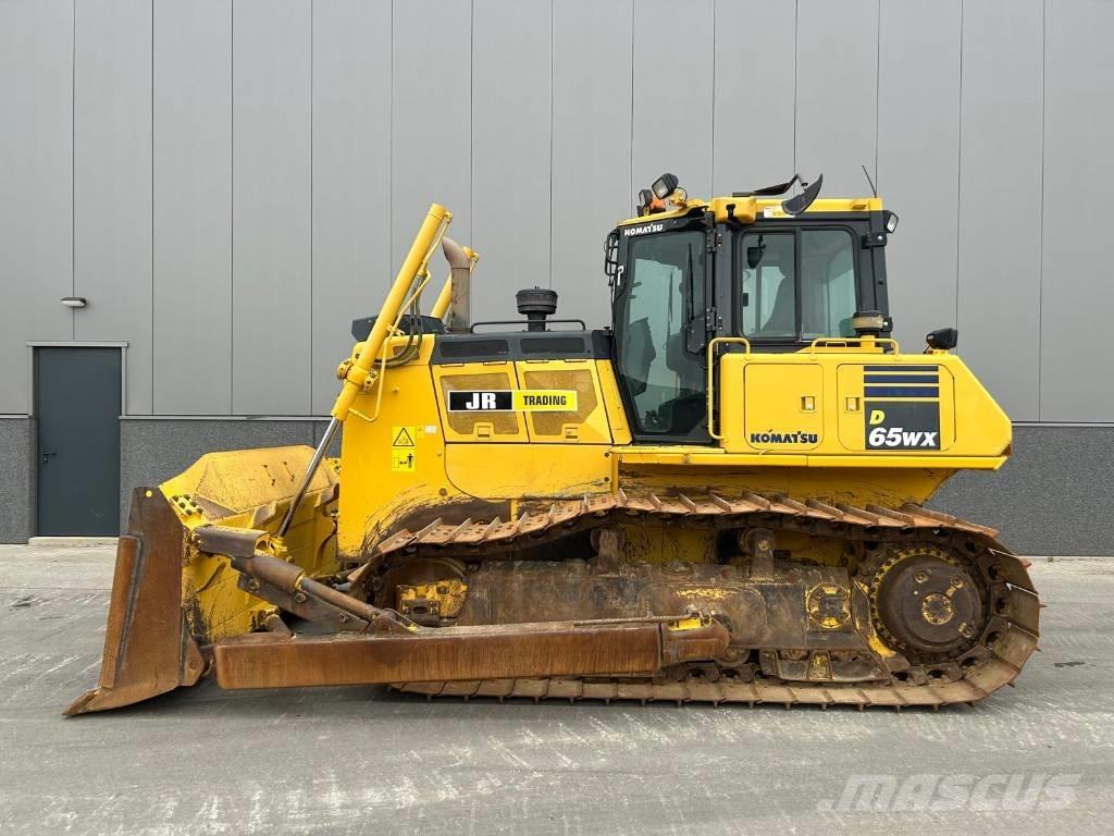 Komatsu D 65 WX-18 Buldozer sobre oruga