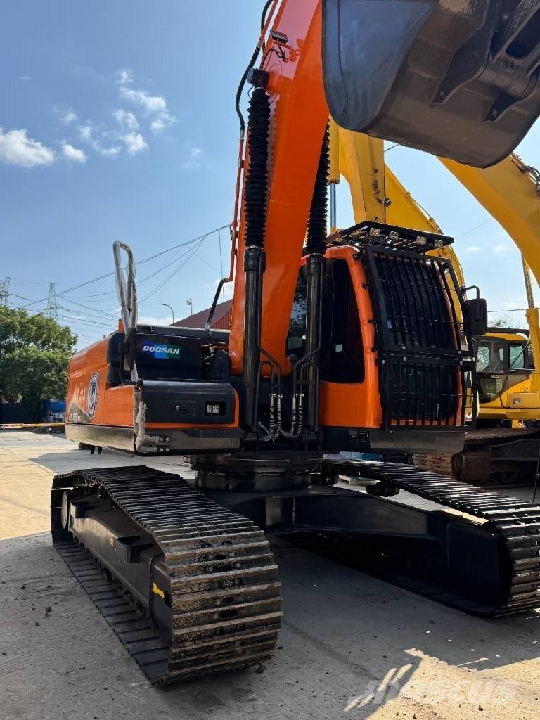 Doosan DX 225 Excavadoras sobre orugas