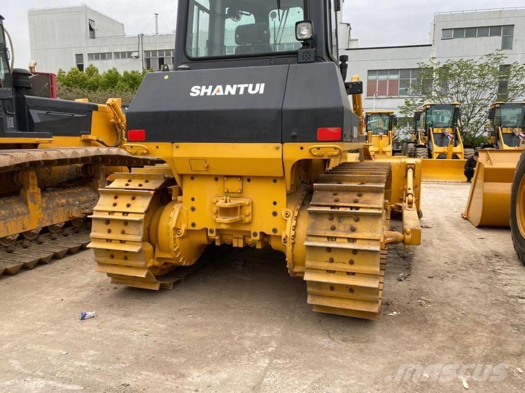 Shantui SD 16 Buldozer sobre oruga