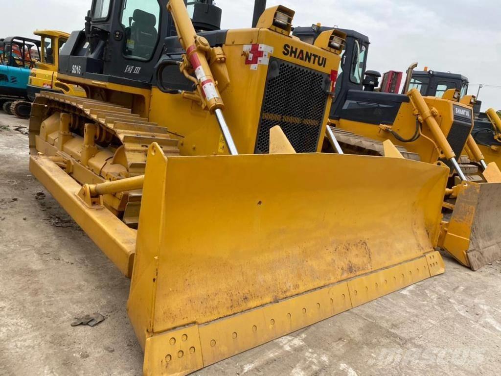 Shantui SD 16 Buldozer sobre oruga