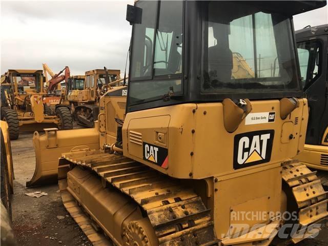 CAT D5K Buldozer sobre oruga