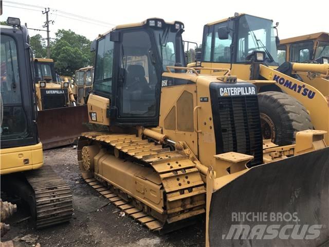 CAT D5K Buldozer sobre oruga