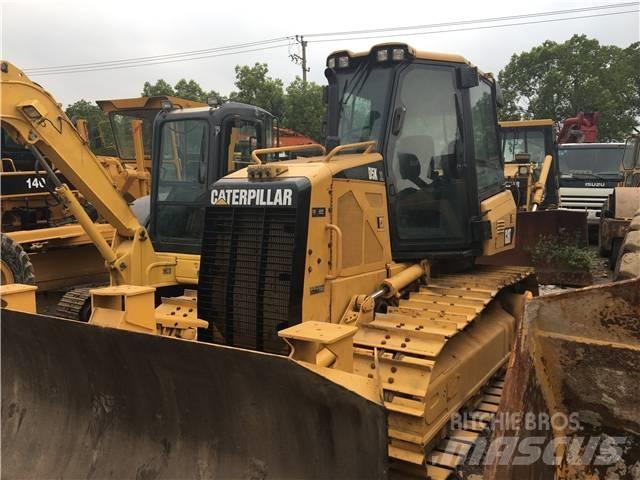 CAT D5K Buldozer sobre oruga