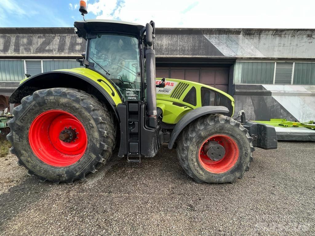 CLAAS Axion 810 Tractores