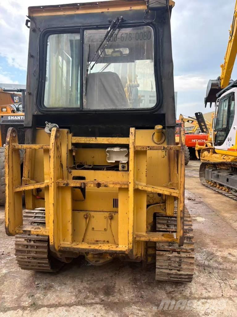 CAT D3C Buldozer sobre oruga