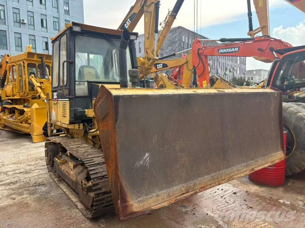 CAT D3C Buldozer sobre oruga