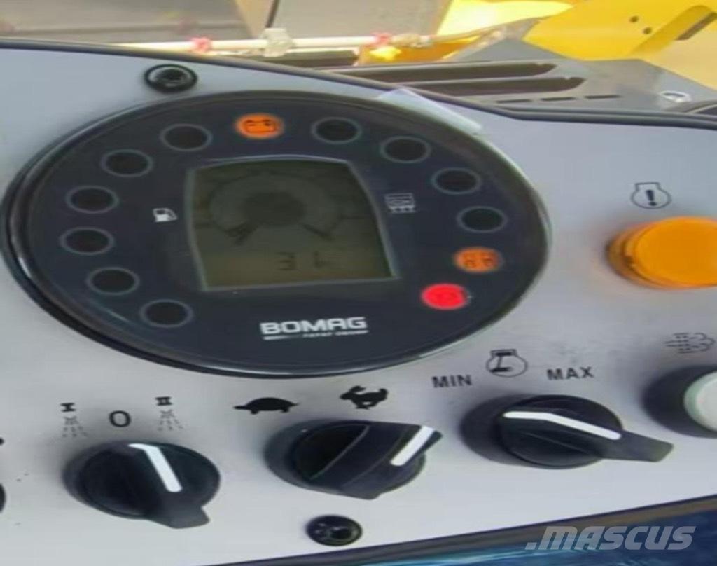 Bomag BW 202 AD-4 Rodillos de doble tambor