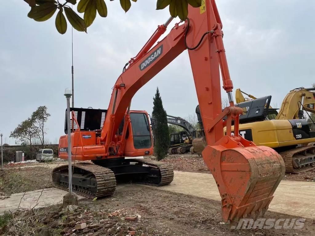 Doosan DH225LC-9E Excavadoras sobre orugas