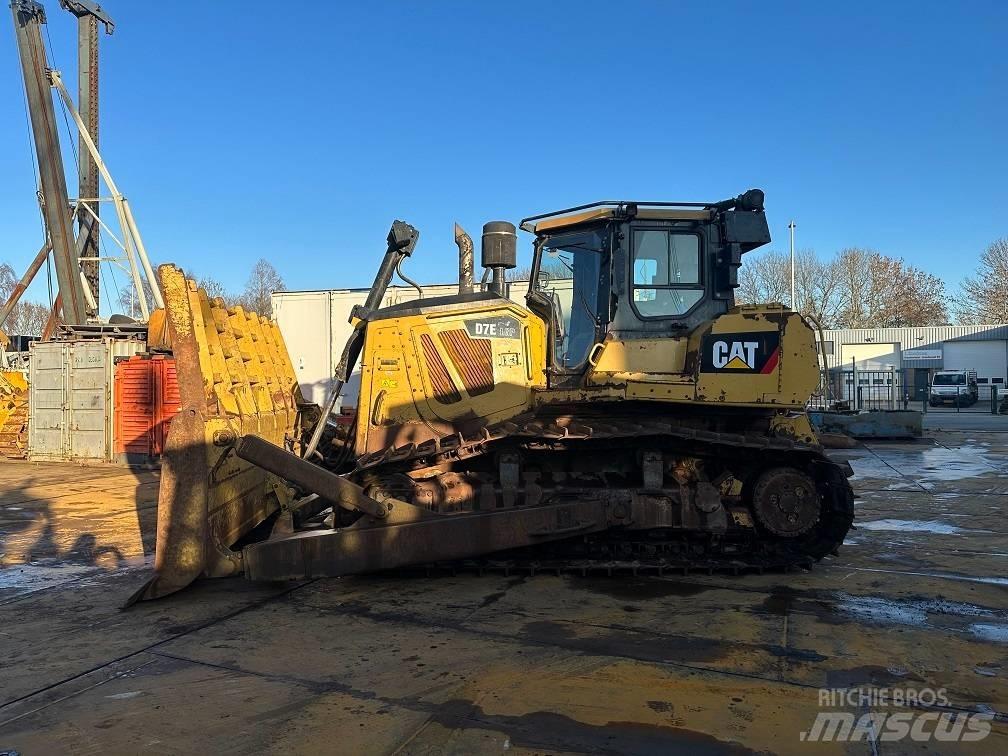 CAT D7E Buldozer sobre oruga